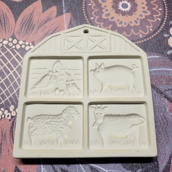 The Pampered Chef Farmyard Friends Shortbread Cookie Stoneware - Picture 1 of 7
